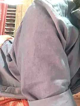 Snapshot of Radhika_01 chatting on 11-21-25, 02:43 Radhika 01 online show from 11-21-25, 02:43