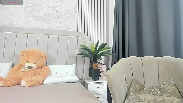 Snapshot of DaryaReed chatting on 09-15-25, 04:01 DaryaReed online show from 09-15-25, 04:01