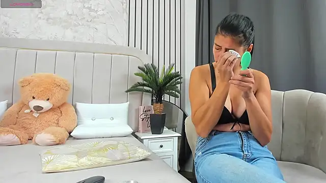 Snapshot of DaryaReed chatting on 11-17-25, 05:02 DaryaReed online show from 11-17-25, 05:02