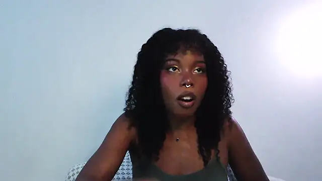 Snapshot of SparklingSoleil chatting on 10-05-25, 09:24 SparklingSoleil online show from 10-05-25, 09:24