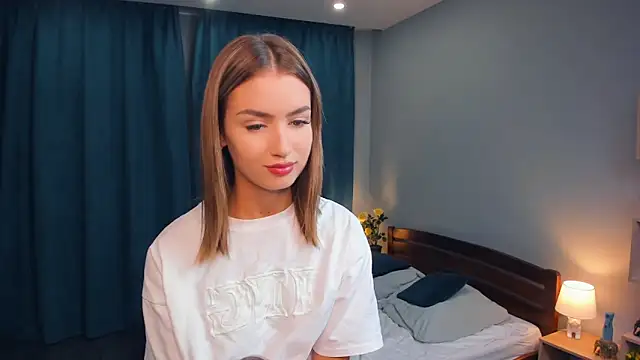 Snapshot of IsaVesco chatting on 09-10-25, 07:58 IsaVesco online show from 09-10-25, 07:58