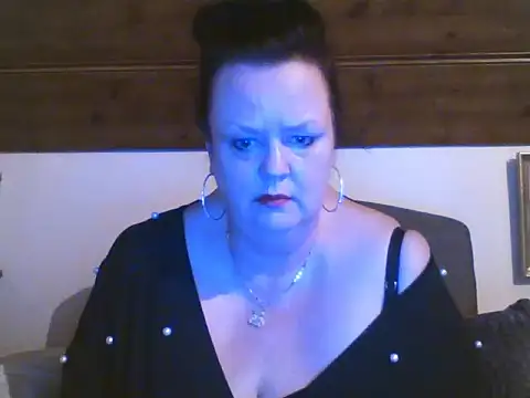 TiffanyMature online show from 04-16-26, 09:39