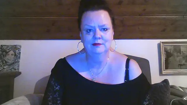Snapshot of TiffanyMature chatting on 04-19-26, 08:11 TiffanyMature online show from 04-19-26, 08:11