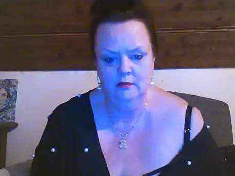 Snapshot of TiffanyMature chatting on 04-20-26, 08:21 TiffanyMature online show from 04-20-26, 08:21