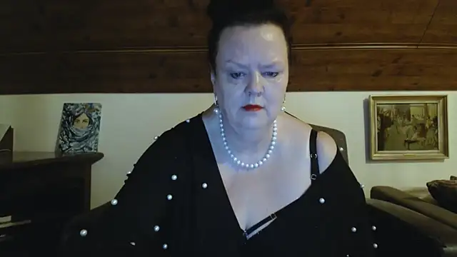 Snapshot of TiffanyMature chatting on 05-03-26, 08:15 TiffanyMature online show from 05-03-26, 08:15