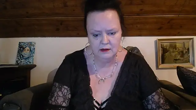 Snapshot of TiffanyMature chatting on 05-11-26, 02:12 TiffanyMature online show from 05-11-26, 02:12