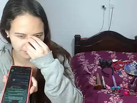 Snapshot of yarafuckass chatting on 10-15-25, 09:15 yarafuckass online show from 10-15-25, 09:15