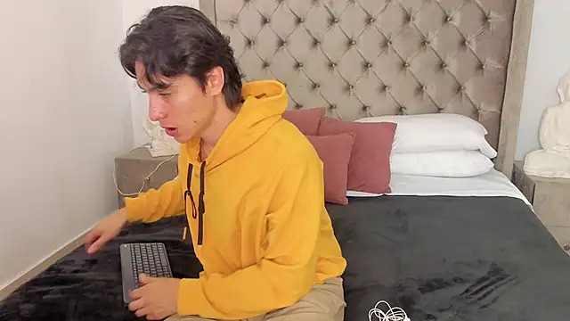 AlexanderHall online show from 01-17-26, 12:37