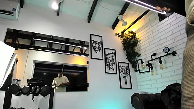 ItaloMoore online show from 12-19-25, 11:28