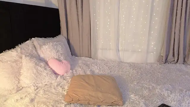 LunaVelvet777 online show from 03-19-26, 03:49