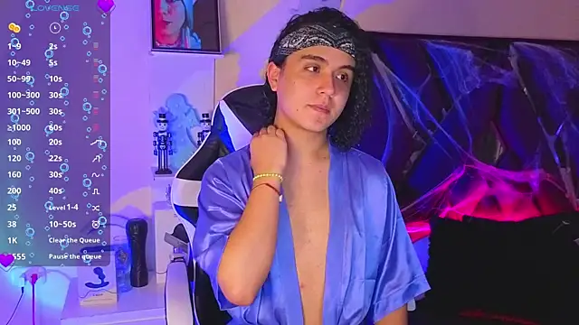 Snapshot of derek_greyy_ chatting on 10-26-25, 08:37 derek greyy online show from 10-26-25, 08:37