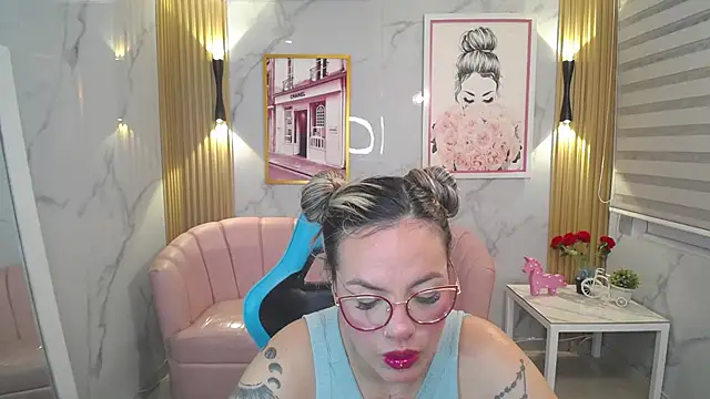 Snapshot of Jade_Jones_a chatting on 09-21-25, 03:52 Jade Jones a online show from 09-21-25, 03:52