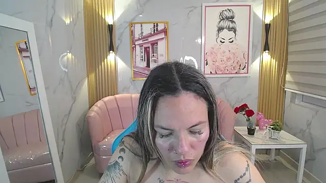 Snapshot of Jade_Jones_a chatting on 11-11-25, 03:28 Jade Jones a online show from 11-11-25, 03:28