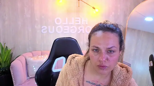 Snapshot of Jade_Jones_a chatting on 11-14-25, 03:49 Jade Jones a online show from 11-14-25, 03:49