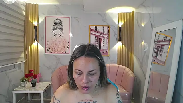 Snapshot of Jade_Jones_a chatting on 11-21-25, 03:38 Jade Jones a online show from 11-21-25, 03:38