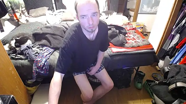 Snapshot of womenhateme69 chatting on 10-15-25, 01:06 womenhateme69 online show from 10-15-25, 01:06