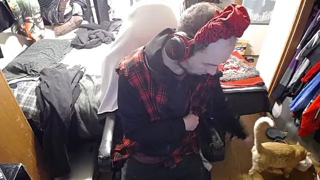 Snapshot of womenhateme69 chatting on 10-16-25, 04:46 womenhateme69 online show from 10-16-25, 04:46