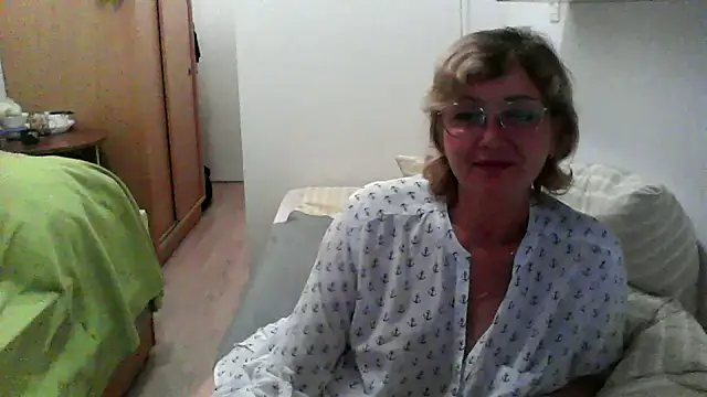 Snapshot of IrynaMolbertx chatting on 09-19-25, 07:58 IrynaMolbertx online show from 09-19-25, 07:58