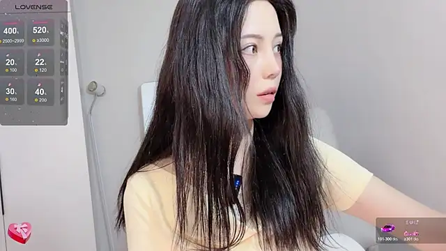 Snapshot of Amy-i chatting on 05-27-26, 01:30 Amy-i online show from 05-27-26, 01:30
