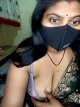 Snapshot of reena502 chatting on 02-18-26, 11:44 reena502 online show from 02-18-26, 11:44