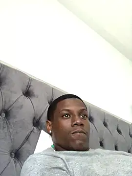 Snapshot of labishyoung25 chatting on 10-13-25, 09:37 labishyoung25 online show from 10-13-25, 09:37