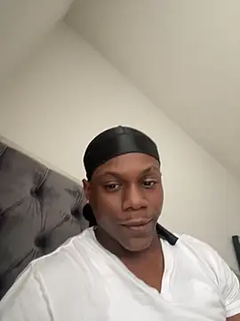 Snapshot of labishyoung25 chatting on 11-21-25, 06:06 labishyoung25 online show from 11-21-25, 06:06