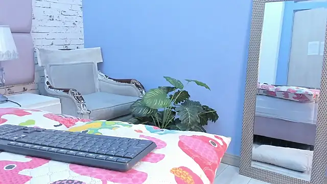 Snapshot of XimenaRougge chatting on 09-13-25, 08:30 XimenaRougge online show from 09-13-25, 08:30