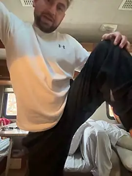 Snapshot of speakonit chatting on 10-26-25, 11:53 speakonit online show from 10-26-25, 11:53