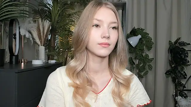 Snapshot of ChinBonnell chatting on 09-26-25, 05:44 ChinBonnell online show from 09-26-25, 05:44