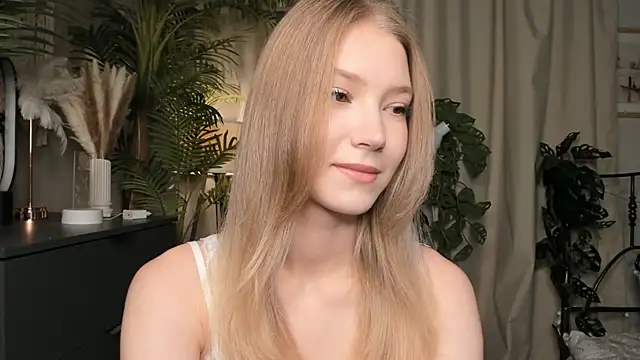 Snapshot of ChinBonnell chatting on 10-06-25, 05:38 ChinBonnell online show from 10-06-25, 05:38