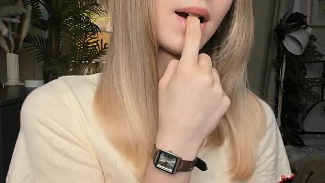 Snapshot of ChinBonnell chatting on 11-08-25, 05:40 ChinBonnell online show from 11-08-25, 05:40