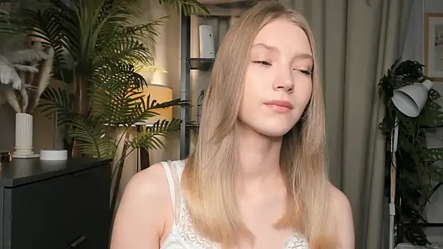 Snapshot of ChinBonnell chatting on 11-12-25, 05:41 ChinBonnell online show from 11-12-25, 05:41