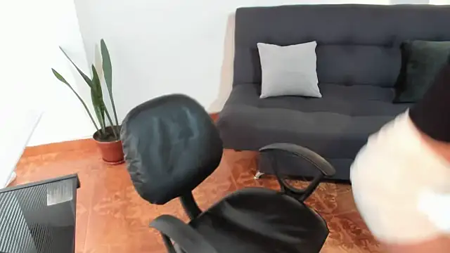 amy lennox online show from 10-14-25, 01:01