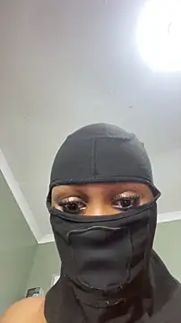 Snapshot of Sexy_blackwoman chatting on 04-24-26, 04:42 Sexy blackwoman online show from 04-24-26, 04:42