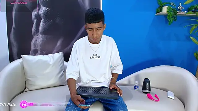 Snapshot of ender_h0t chatting on 09-27-25, 02:11 ender h0t online show from 09-27-25, 02:11