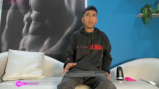 Snapshot of ender_h0t chatting on 10-11-25, 02:04 ender h0t online show from 10-11-25, 02:04