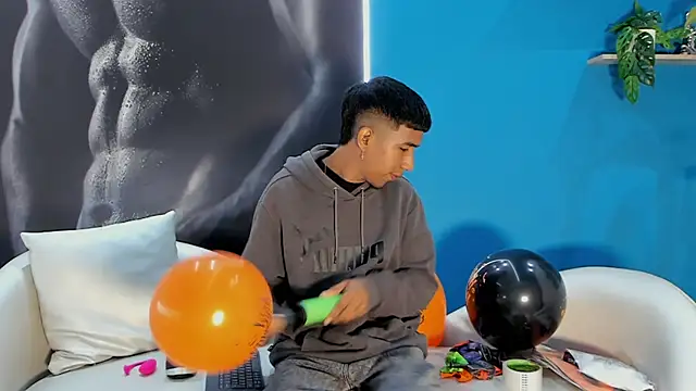 Snapshot of ender_h0t chatting on 10-12-25, 01:43 ender h0t online show from 10-12-25, 01:43