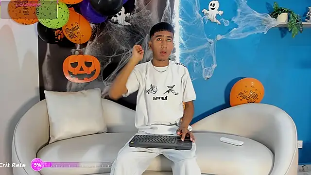 Snapshot of ender_h0t chatting on 10-24-25, 01:40 ender h0t online show from 10-24-25, 01:40