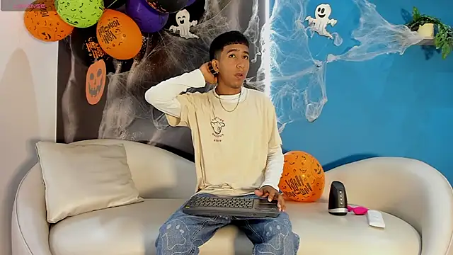 Snapshot of ender_h0t chatting on 10-30-25, 01:34 ender h0t online show from 10-30-25, 01:34