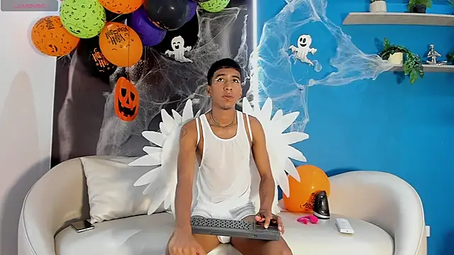 Snapshot of ender_h0t chatting on 10-31-25, 02:07 ender h0t online show from 10-31-25, 02:07