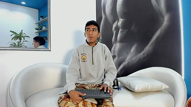 Snapshot of ender_h0t chatting on 11-05-25, 01:55 ender h0t online show from 11-05-25, 01:55