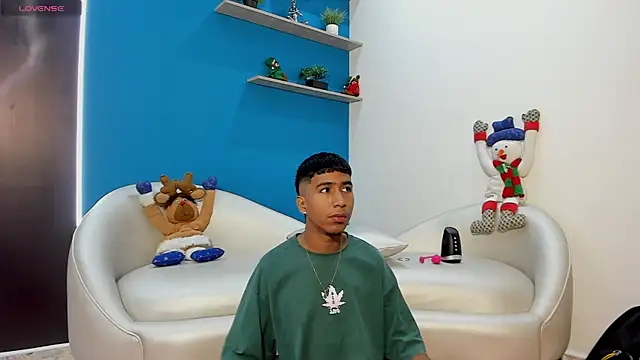 Snapshot of ender_h0t chatting on 12-16-25, 02:00 ender h0t online show from 12-16-25, 02:00