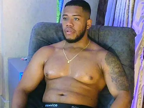 Snapshot of BenjaminCol_ chatting on 10-12-25, 12:42 BenjaminCol online show from 10-12-25, 12:42