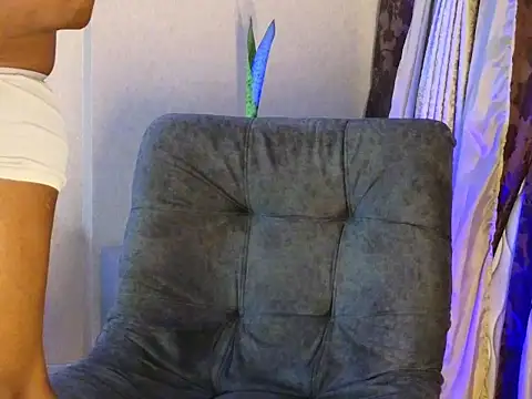 Snapshot of BenjaminCol_ chatting on 10-13-25, 10:32 BenjaminCol online show from 10-13-25, 10:32