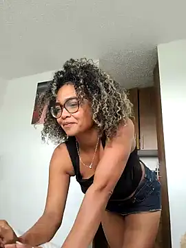 BiiancaEstradaa online show from 04-05-26, 05:10