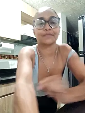 BiiancaEstradaa online show from 04-08-26, 02:11