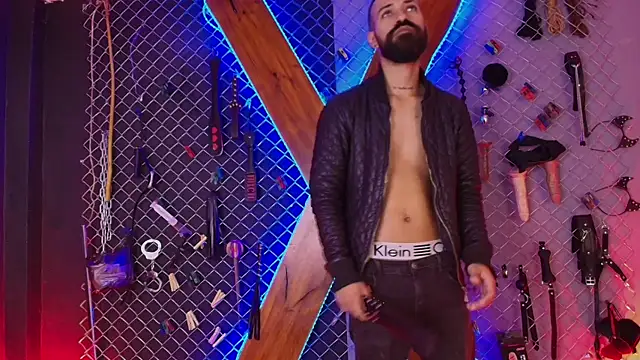 Warick and Aria bdsm  online show from 10-04-25, 07:45