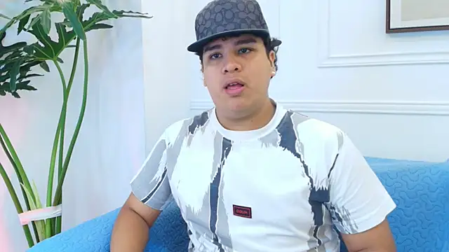 Snapshot of Naim_Bennetsex chatting on 12-18-25, 06:14 Naim Bennetsex online show from 12-18-25, 06:14