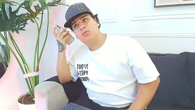 Snapshot of Naim_Bennetsex chatting on 12-20-25, 06:59 Naim Bennetsex online show from 12-20-25, 06:59