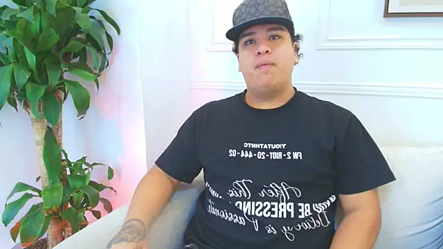 Snapshot of Naim_Bennetsex chatting on 01-08-26, 06:32 Naim Bennetsex online show from 01-08-26, 06:32